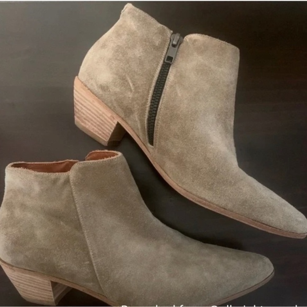 Woman by Common Projects Gray Suede Ankle Booties EUR size 37 size 6.5